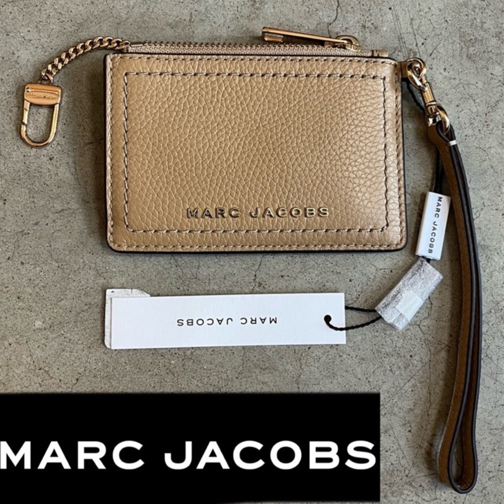 NWT ✩ Marc Jacobs wristlet wallet clutch Iced coffee textured tan leather
